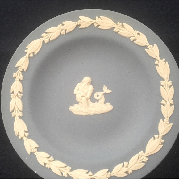 Wedgewood Aquarius plate - Picture 2 of 3